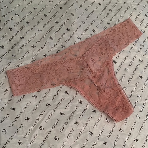 NWT Victoria’s Secret The Lacie Thong Panty Blush Pink Large - Picture 2 of 4
